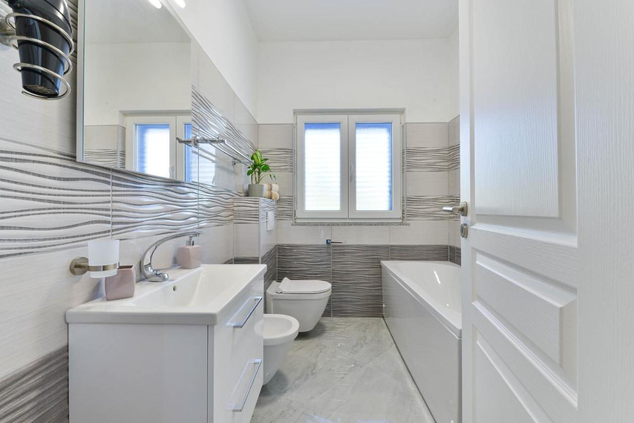 Family Friendly Apartments With A Swimming Pool Zadar - 18098 Exterior foto