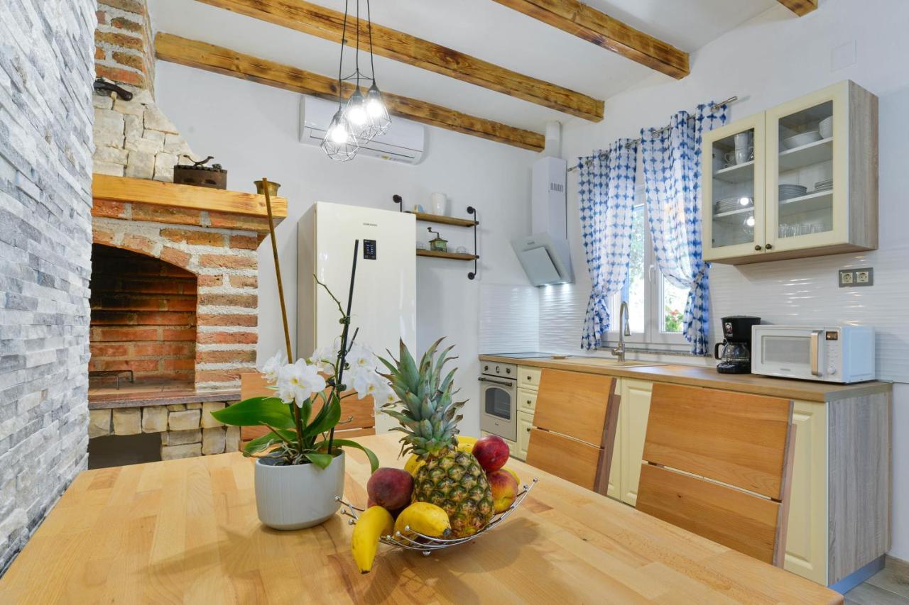 Family Friendly Apartments With A Swimming Pool Zadar - 18098 Exterior foto
